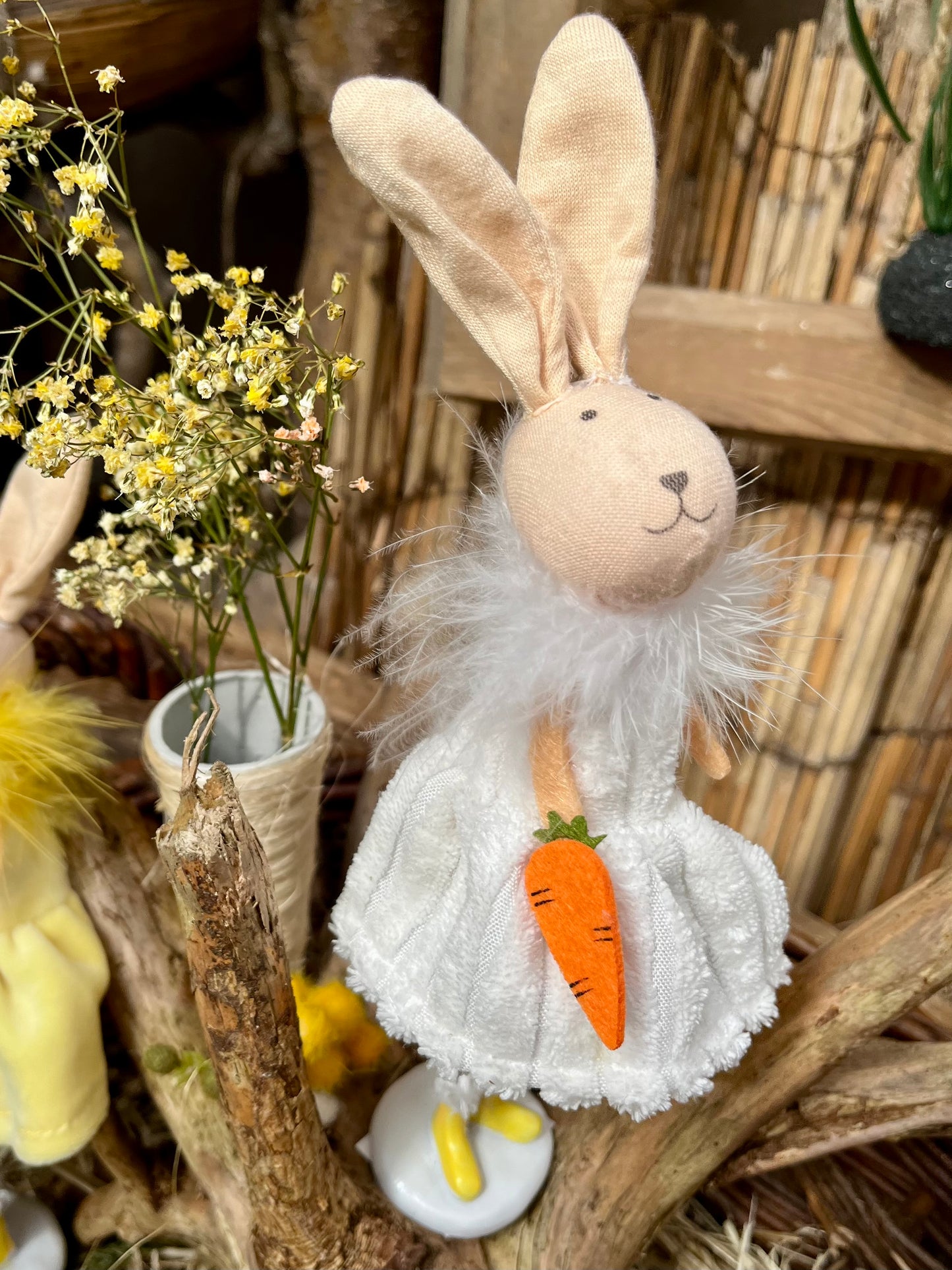 Stoff Hase mit Feder Schal in 3 Farben - H 22 cm