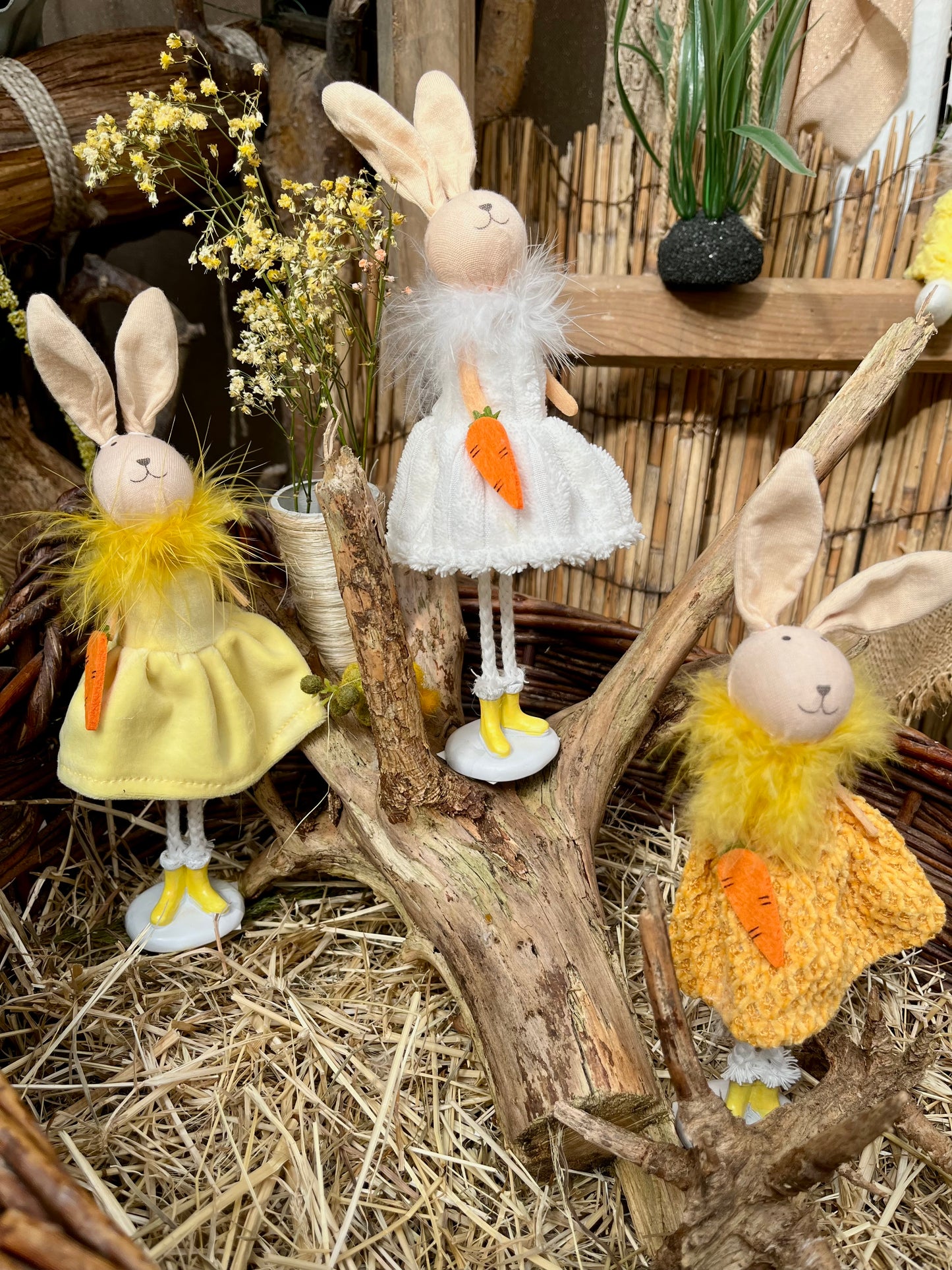 Stoff Hase mit Feder Schal in 3 Farben - H 22 cm