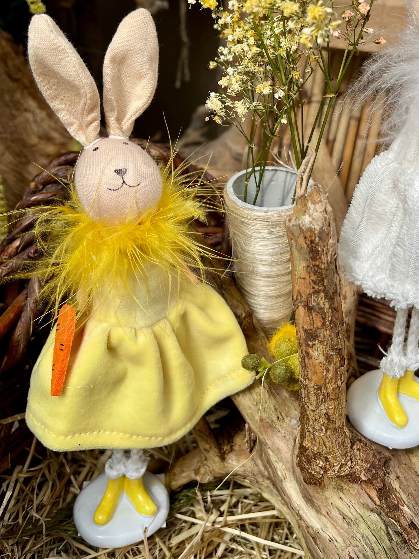 Stoff Hase mit Feder Schal in 3 Farben - H 22 cm