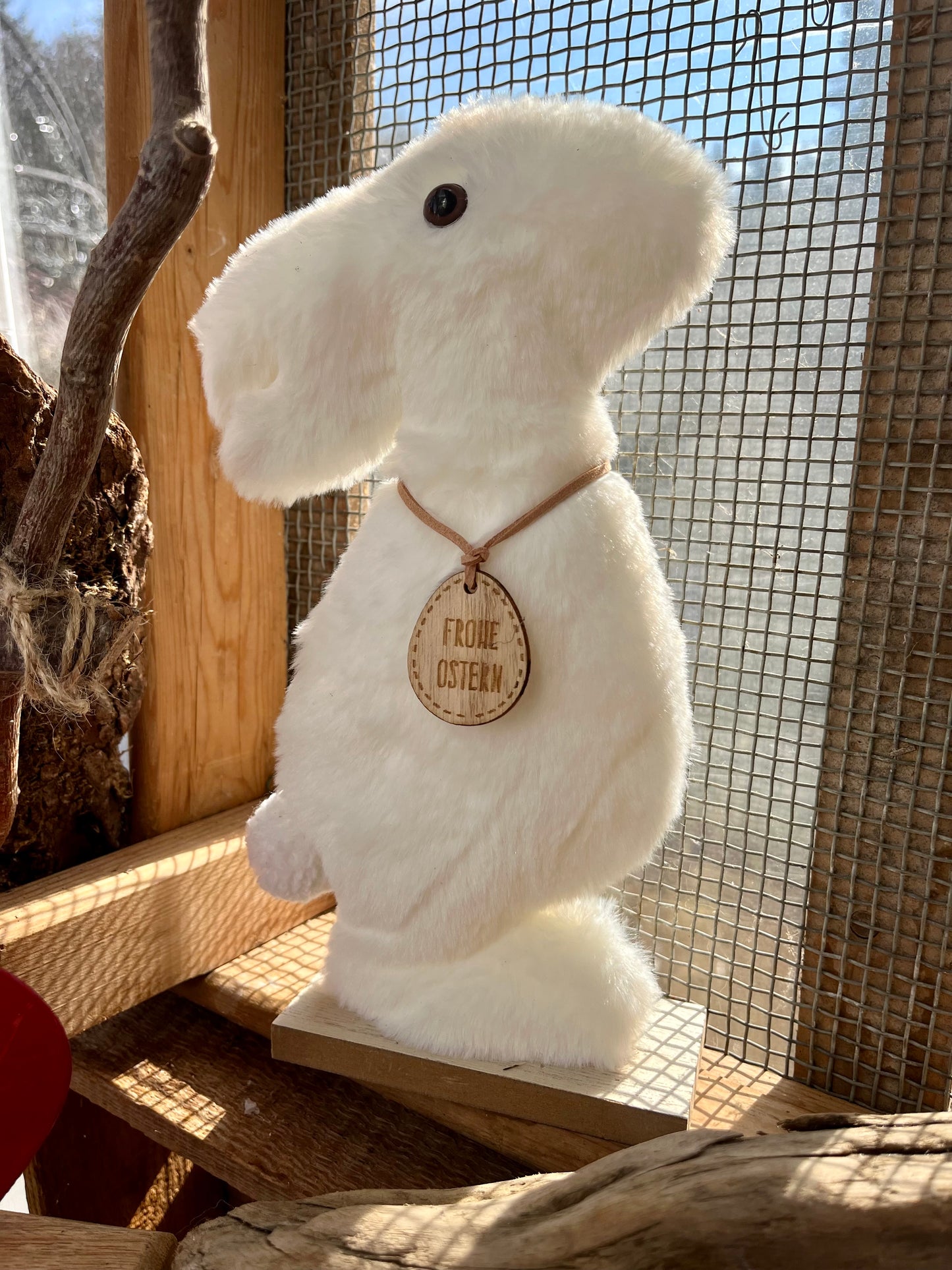 Aufsteller Hase - aus Plüsch - auf Holz - weiß - ca. 28 cm