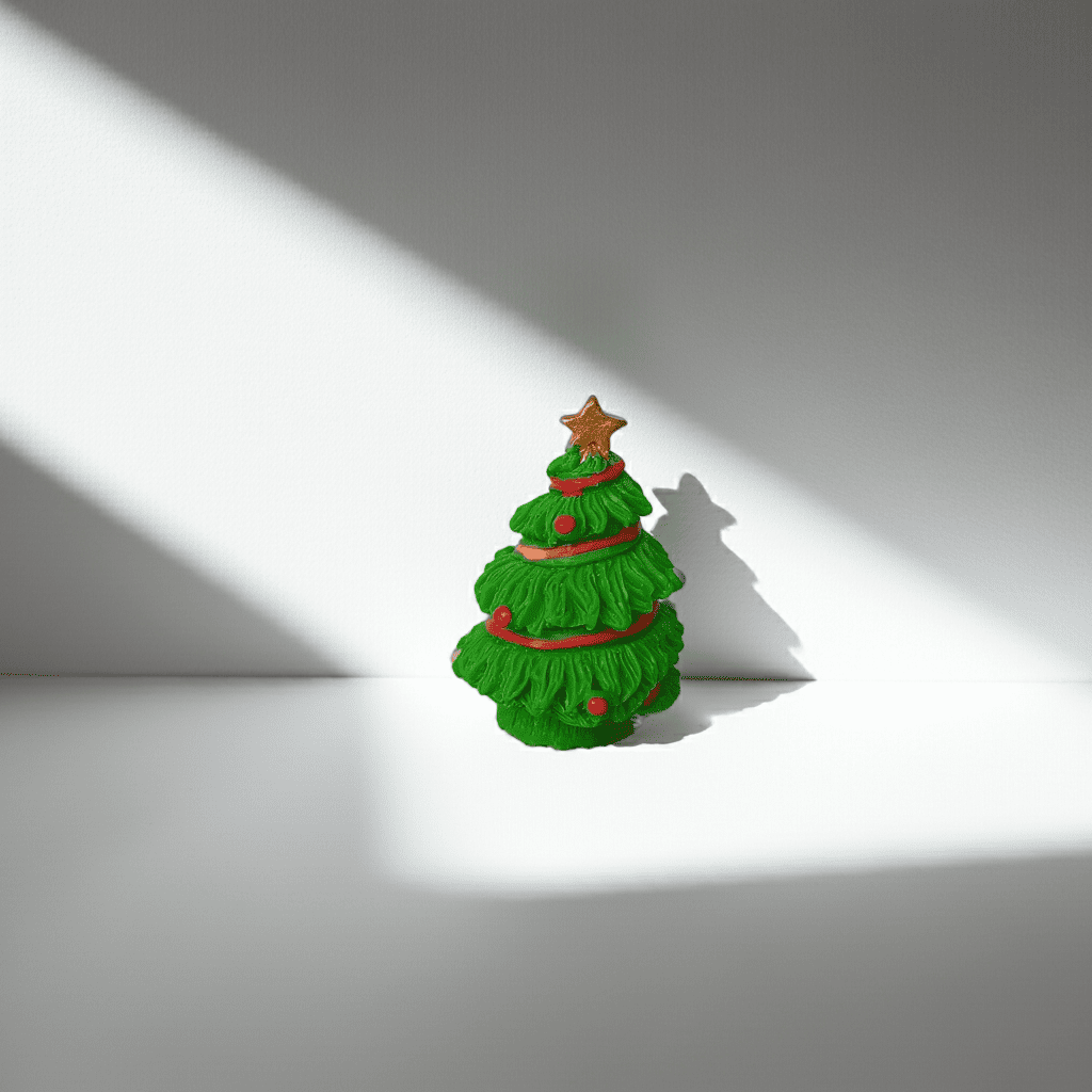 Diesen dekorativen Weihnachtsbaum gibt es in drei Ausführungen. Die Spitze gibt es als Herz, Stern oder Mond. Die Größe variiert je nach Ausführung, zwischen 3,6 cm und 4,2 cm. Der Christbaum ist für den Wichtel zum Weihnachtsfest unerlässlich. Also ein sehr wichtiges Wichteltür Zubehör.