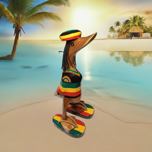 Ente aus Bambus im Rasta style mit Flip Flops und Rastacap - Höhe ca. 25 cm. 
Wunderschöne Deko aus Bambuswurzel. Jedes Teil handgefertigt und ein Unikat. Ein Hingucker für Drinnen und Draußen