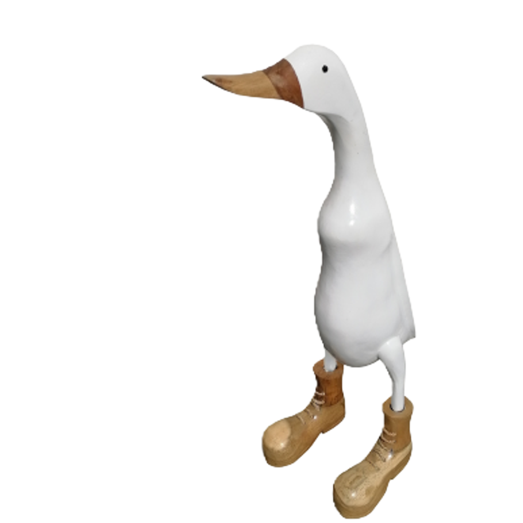 Ente aus Bambus in weiß mit braunen Stiefeln, braunem Schnabel mit einer Höhe von ca 40 cm.Jedes Teil handgefertigt und ein Unikat. Ein Deko Hingucker für Drinnen und Draußen.
Zudem stehen die Enten aus Bambus für Familie, Treue & Liebe und Holz für Wachstum. So macht es sie dadurch auch zu einem bedeutungsvollen Geschenk für einen lieben Menschen.
Ente mit Stiefeln / weiß - braun
Farbe: weiß / braun
Material: Bambus, Holz
Maße: Höhe ca 40 cm
Ursprung: Indonesien