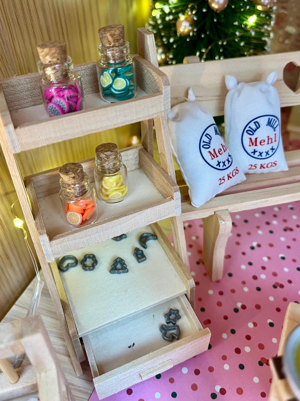 Treppenregal aus Holz - Ideales Zubehör für die Wichteltür als Dekoration mit ausziehbarer Schublade