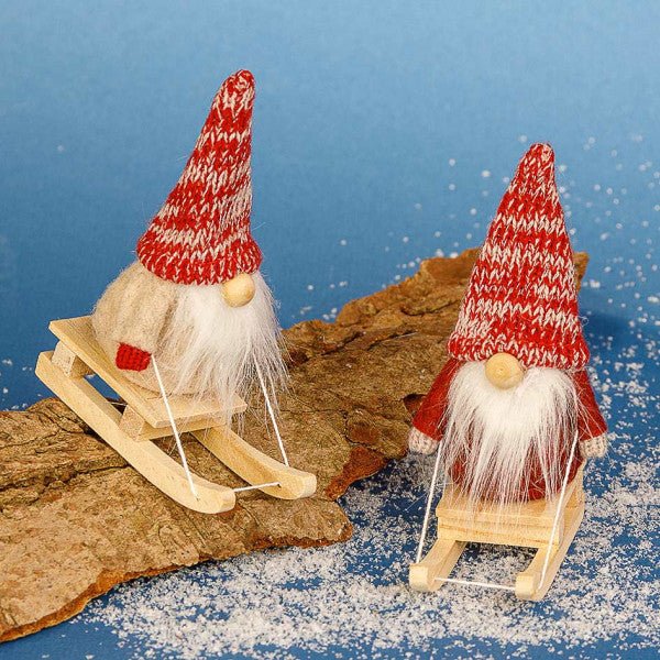 Wichtel - Schlitten - weißer Bart - rot oder creme - 2-fach sortiert - ca. 11 cm - S´Wichtal