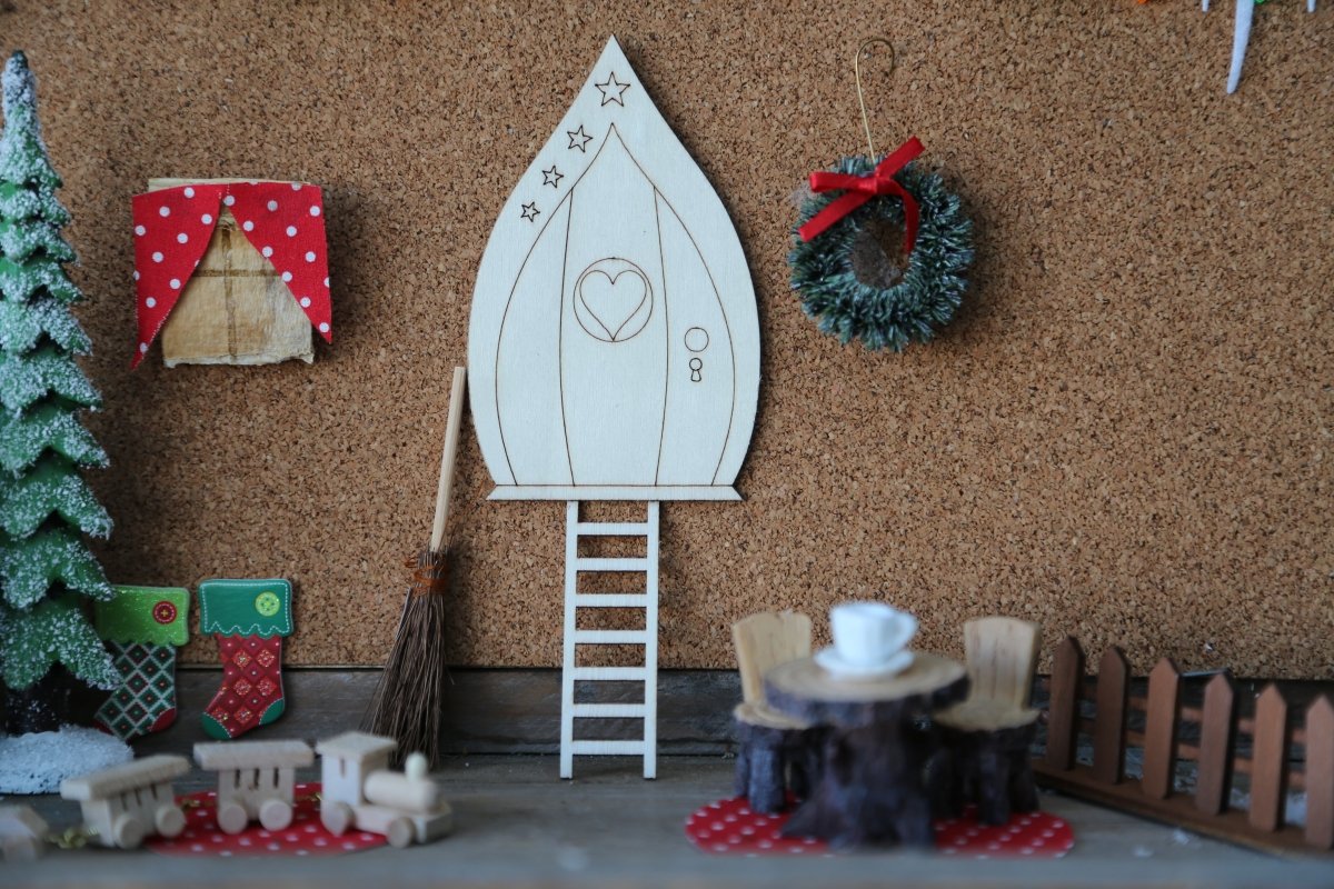 Wichtelwelt - Wichtelwelten - Wichteltür - Wichteltüren - Mini-Holzeisenbahn - Dekoration - Wichtel - Filzwichtel - Kantenhocker - Waldwichtel - Weihnachtswichtel - Weihnachtsdeko - s'Wichtal - Bernd Borowicz