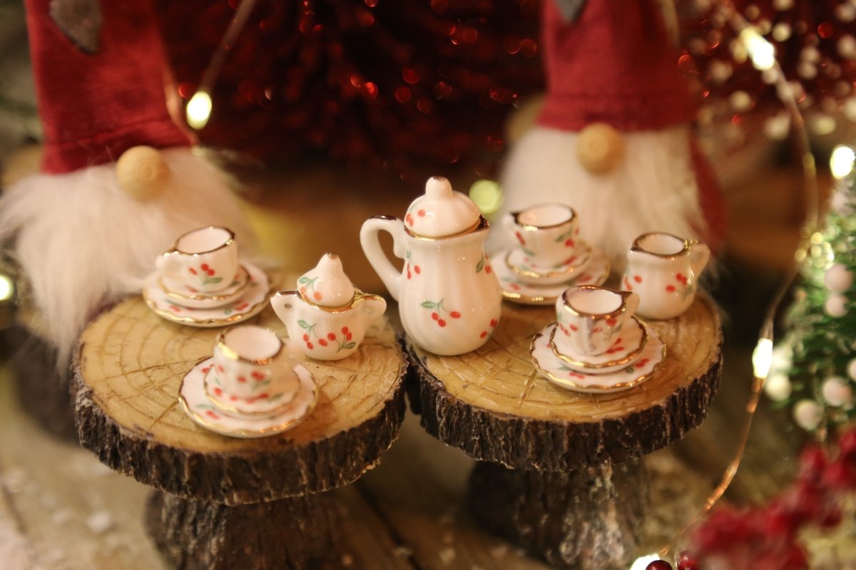 Wichtelwelt - Wichtelwelten - Wichteltür - Wichteltüren - Kaffeeset - Dekoration - Wichtel - Filzwichtel - Kantenhocker - Waldwichtel - Weihnachtswichtel - Dekofigur - Zwerg - Gnom - s'Wichtal - Bernd Borowicz