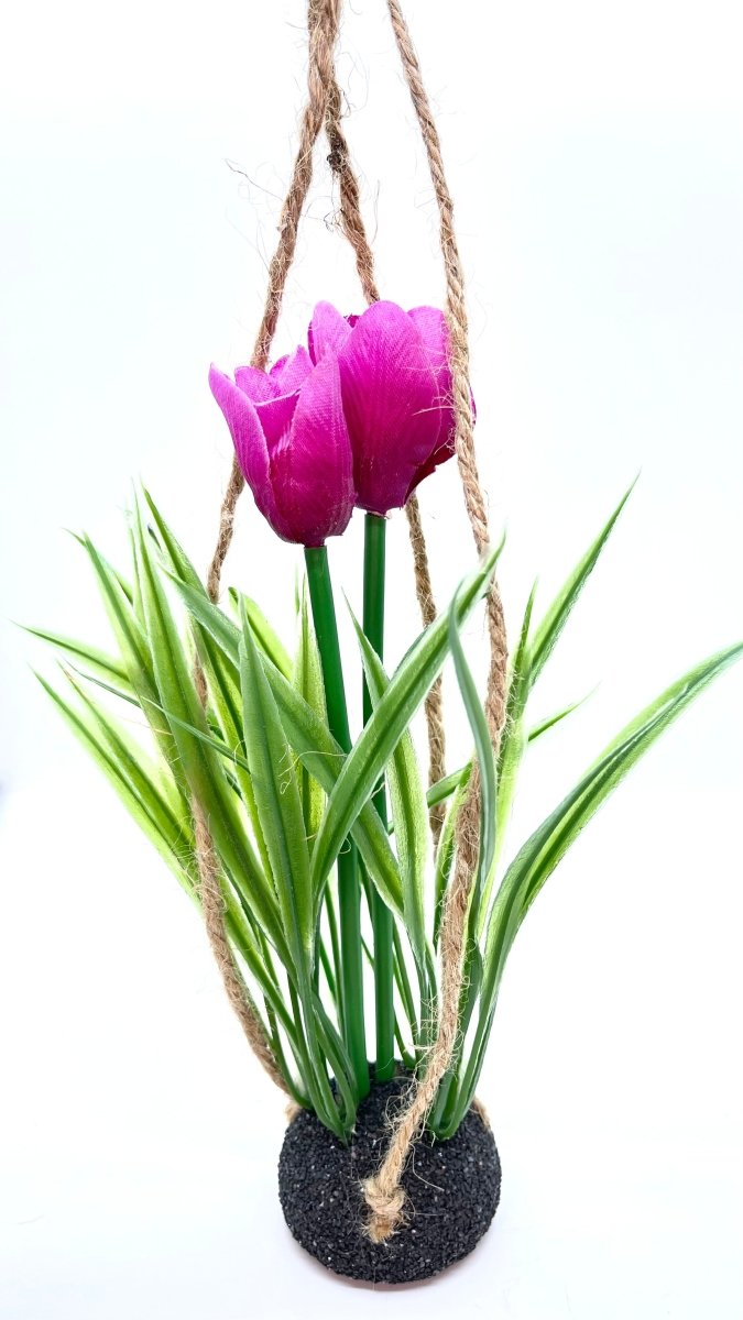 Hängerchen - Dekoration - Blume - Tulpe - Kunstblume - Frühjahr - Frühlingsdekoration
Maße: L 10 cm x B 20 cm x H 40 cm
Material: Kunststoff, Sisal
Farben: pink, grün