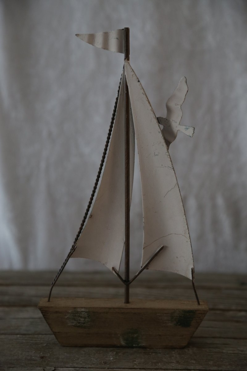 Segelboot mit Möwe - Holz - Blech - blau-weiß - zum Stehen - B 15,5 cm x H 25,0 cm
