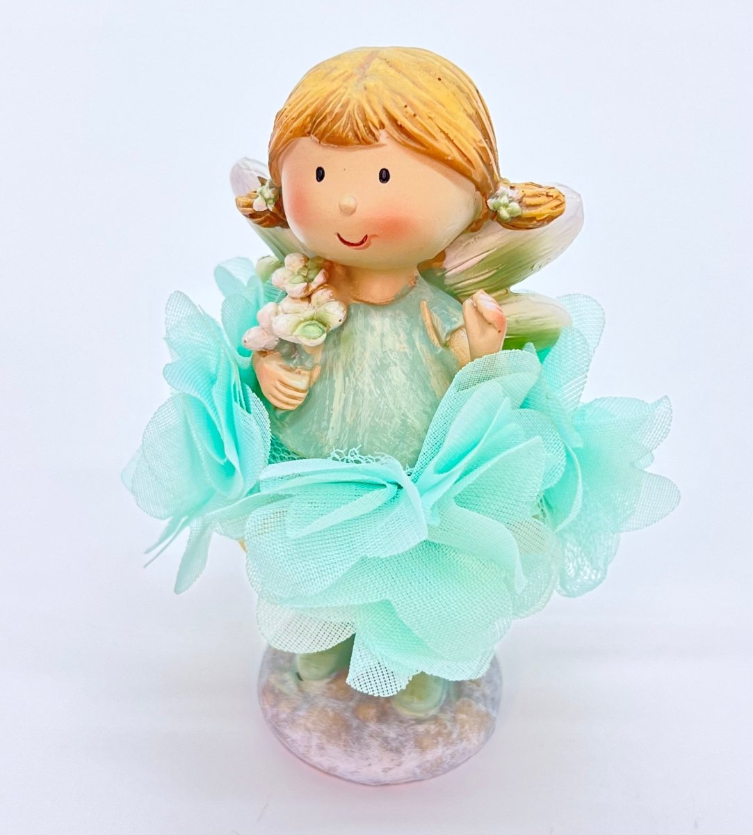 Figur - Elfe - Seidenblume - Dekoration
Höhe: ca. 11,5 cm
Material: Polyresin, Seidenblume
Farben: mint, rosa, lila