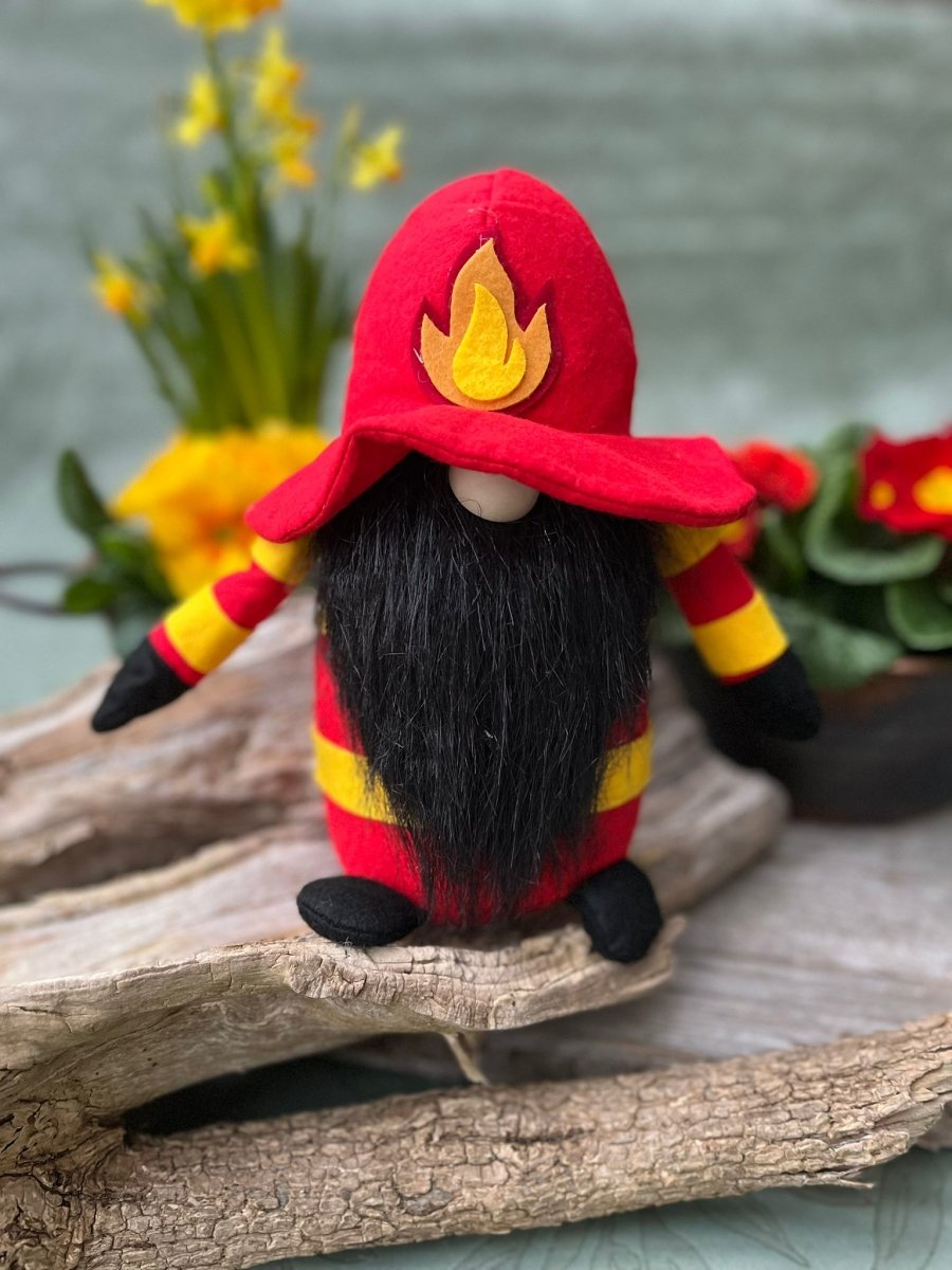Wichtel als Feuerwehrmann - Filzwichtel in rot, gelb und schwarz - s-´Wichtal