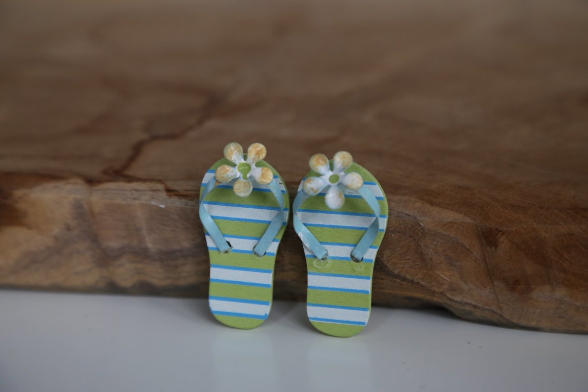 Flip Flops - Holz - grün mit Streifen - L 4,5 cm - Wichteltür Zubehör - Wichteltüren - S´Wichtal