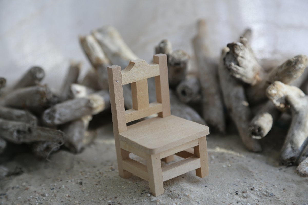 Stuhl - Holz - natur - L 5,1 cm x B 5,5 cm x H 9,2 cm - S´Wichtal - Bernd Borowicz