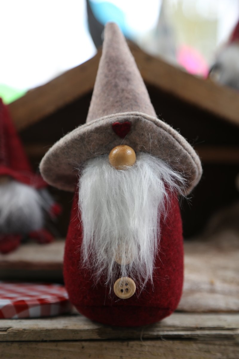 Wichtel - bayerisch - mit Hut - ohne Beine - creme-rot - H 21 cm - S´Wichtal - Bernd Borowicz