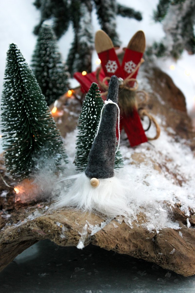 Wichtel - Filzmütze - weißer Bart - zum Hängen - rot oder grau - ca. 12 cm - S´Wichtal - Bernd Borowicz