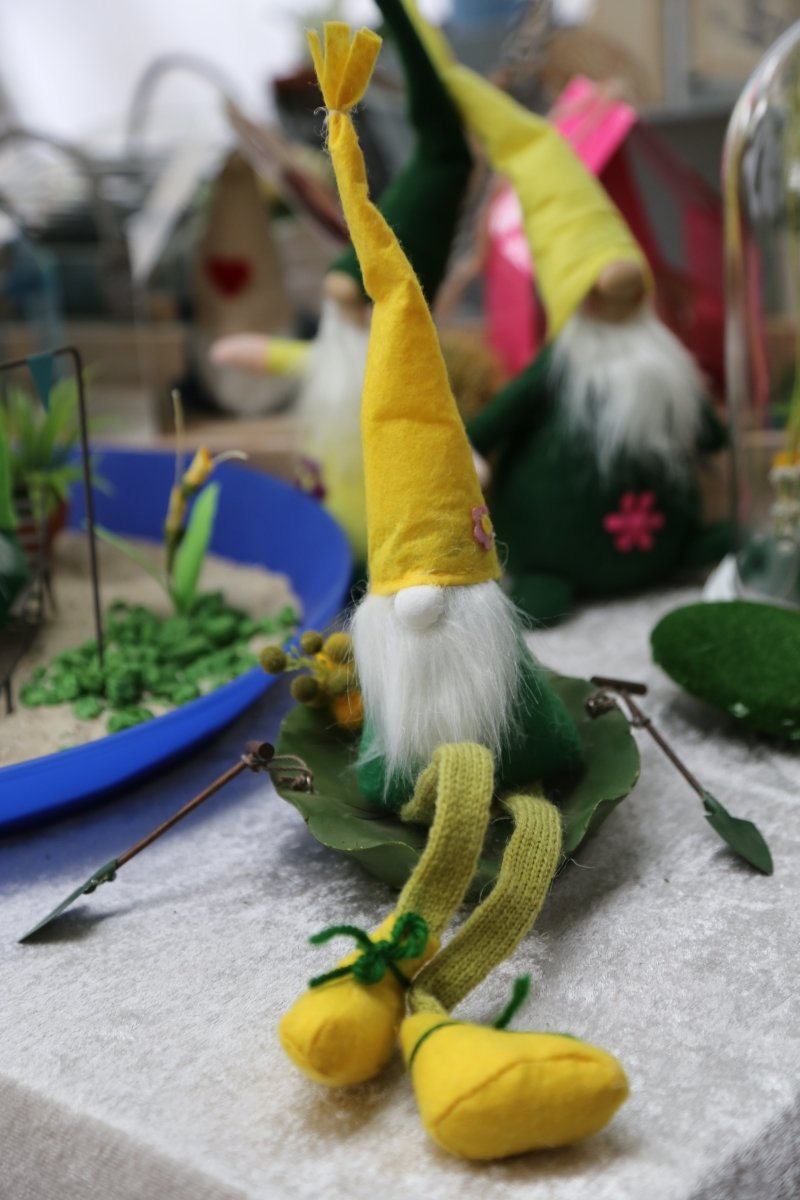 Wichtel - mit Schlenkerbeinen - gelb-dunkelgrün - H 43 cm - S´Wichtal - Bernd Borowicz