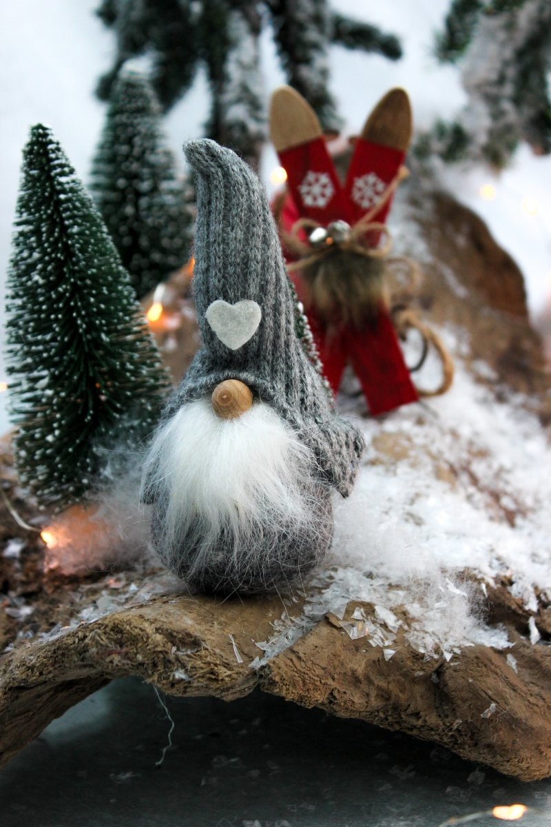 Wichtel - Strickmütze - Herz - rot oder grau - ca. 15 cm - S´Wichtal - Bernd Borowicz