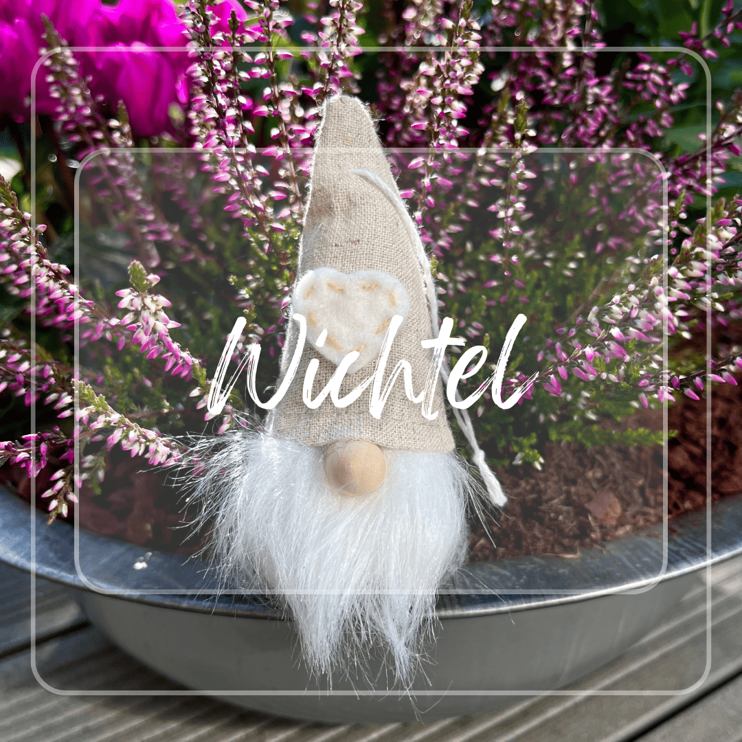 Ihr nennt sie möglicherweise Wichtel, Kantenhocker, Gnome, Trolle oder Zwerge - bei uns sind es die Wichtal.   Wir haben eine große Auswahl von über 120 verschiedenen Wichteln für euch zusammengestellt.