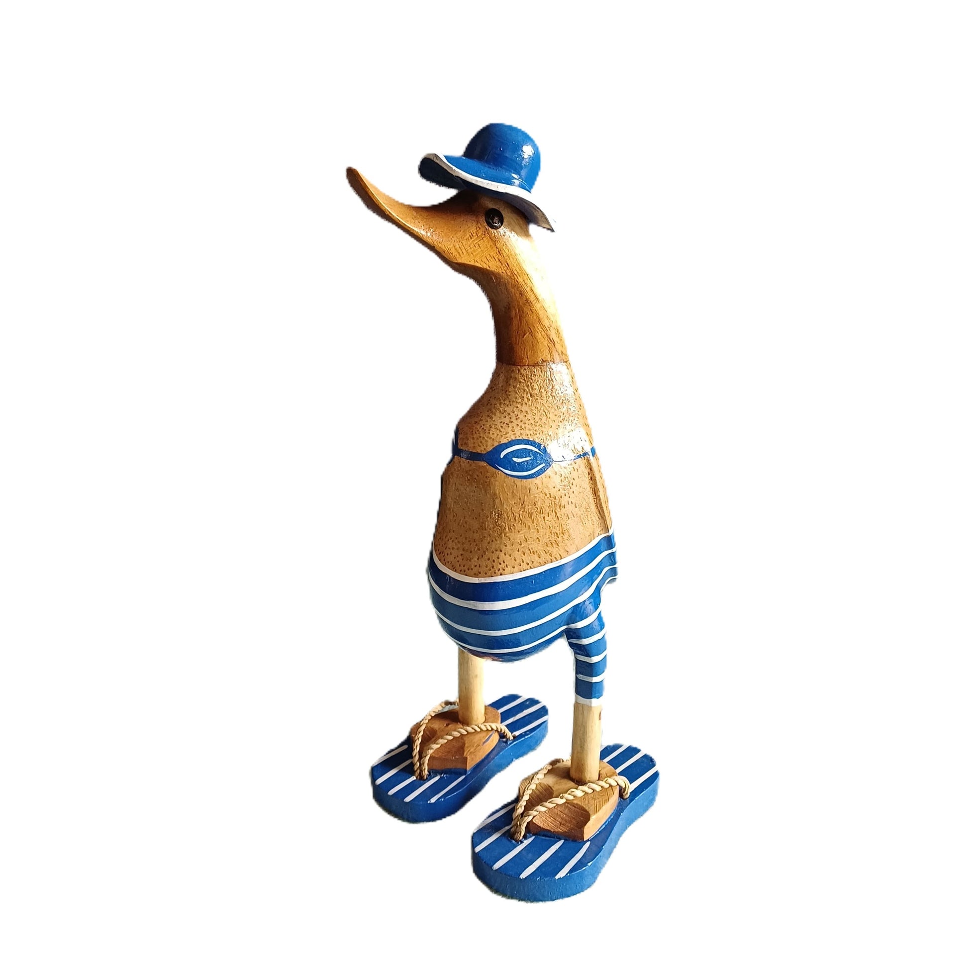 Ente aus Bambus - mit blauen Flip Flops, Hut und Bikini - Höhe ca. 25 cm. 
Wunderschöne Deko aus Bambuswurzel. Jedes Teil handgefertigt und ein Unikat. Ein Hingucker für Drinnen und Draußen.