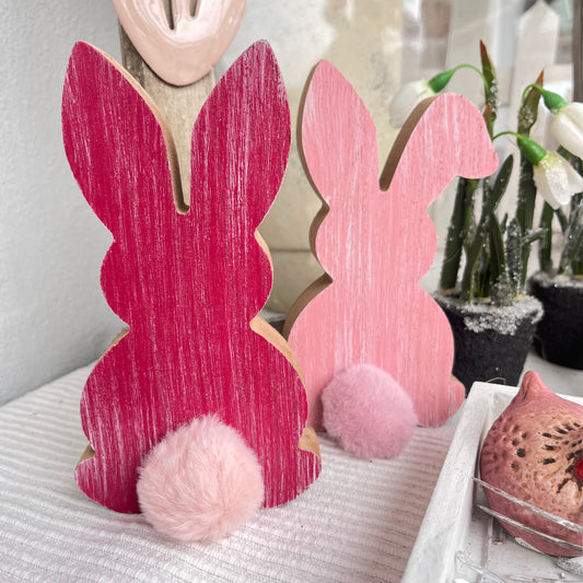 Hase aus Holz mit einem Bommel aus Plüsch als Osterdekoration
Höhe: ca. 16,0 cm
Breite: ca 2,0 cm
Material: Holz, Plüsch
Farben: rosa, pink
Lieferumfang: 1 Hase aus Holz in der ausgesuchten Variante