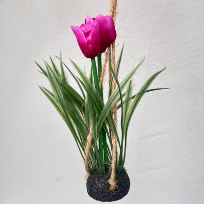 Hängerchen - Dekoration - Blume - Tulpe - Kunstblume - Frühjahr - Frühlingsdekoration
Maße: L 10 cm x B 20 cm x H 40 cm
Material: Kunststoff, Sisal
Farben: pink, grün