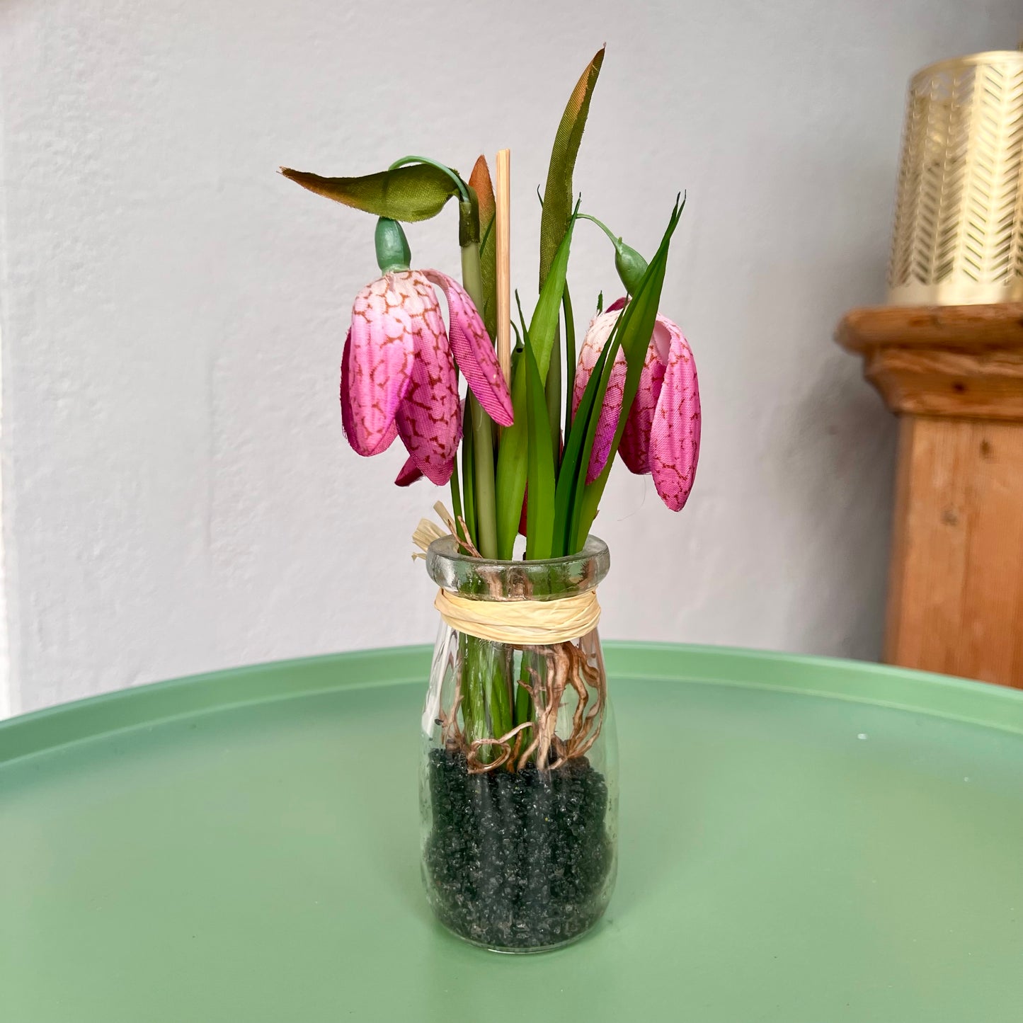 Kunstblumen - Glasvase - Dekoration -Frühjahr
Höhe: ca. 20,0 cm
Material: Glas, Kunststoff
Farben: pink, grün, braun