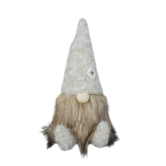 Wichtel Santa sitzend mit Holznase in 2 Größen. In Kombination bilden die beiden Wichtel das perfekte Paar.
Höhe klein: ca. 17 cm / Höhe groß: ca. 22 cm. Applikationen: Filz Stern auf der Mütze. Material: Filz, Holz, Fell
Farben: braun
Lieferumfang: 1 Wichtel in der ausgesuchten Größe