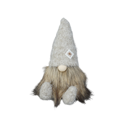 Wichtel Santa sitzend mit Holznase in 2 Größen. In Kombination bilden die beiden Wichtel das perfekte Paar.
Höhe klein: ca. 17 cm / Höhe groß: ca. 22 cm. Applikationen: Filz Stern auf der Mütze. Material: Filz, Holz, Fell
Farben: braun
Lieferumfang: 1 Wichtel in der ausgesuchten Größe