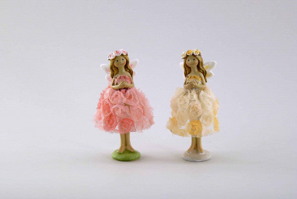 Elfe im Rosenkleid - stehend - in rosa oder apricot erhältlich. 
Maße: Höhe ca. 11 cm 
Material: Polyresin, Stoff, Metall
Farben: rosa, apricot
Lieferumfang: 1 Elfe in der ausgesuchten Farbe