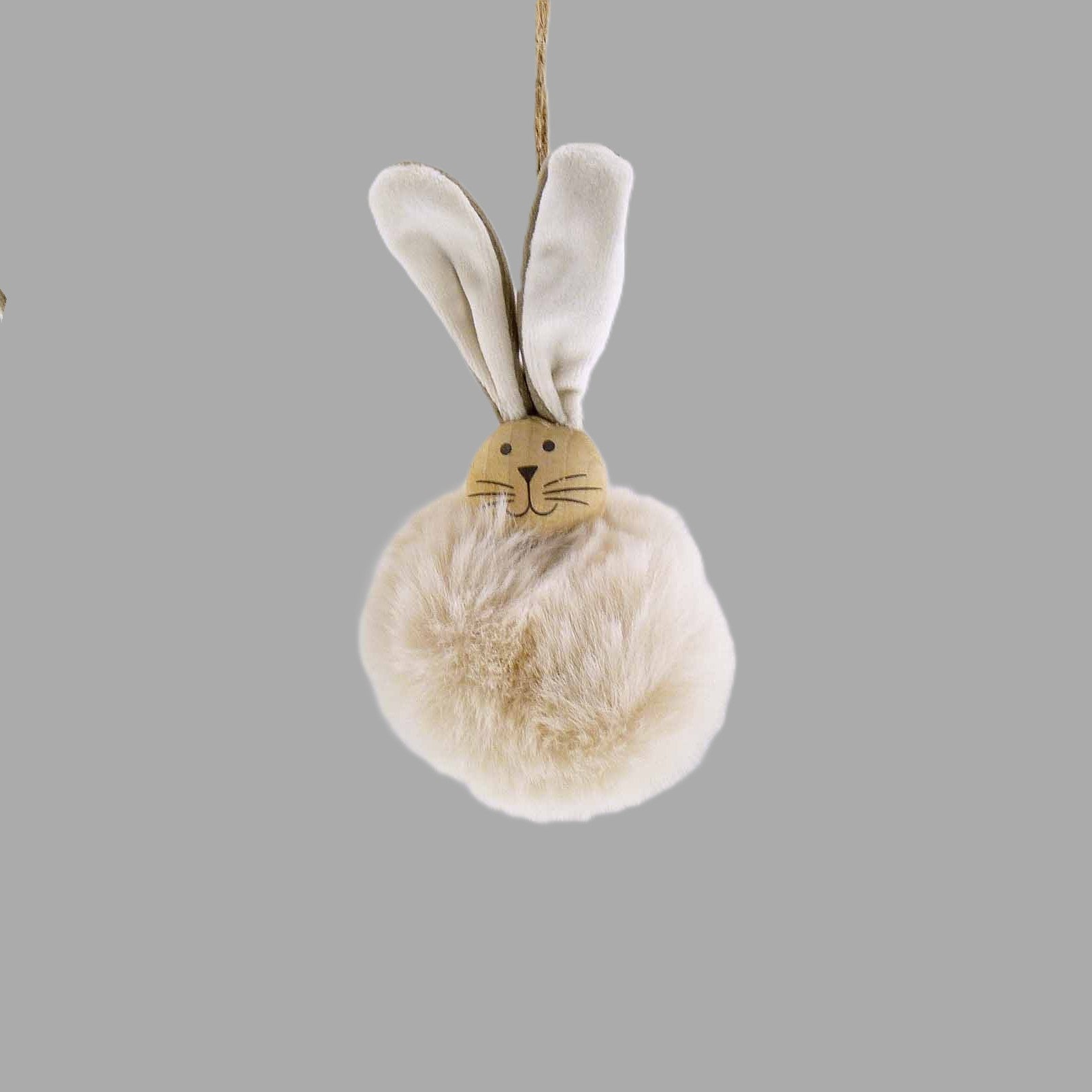 Hase "Bommel" zum hinhängen. Es gibt ihn in 2 Farbkombinationen.
Maße: Höhe ca. 13,5 cm Durchm. ca 7 cm
Material: Holz, Samt, Kunstfell
Farben: natur, weiß, hellbraun
Lieferumfang: 1 Hase in der ausgesuchten Farbkombination