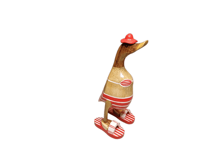 Ente aus Bambus - Badefreund - mit roten Flip Flops, Hut und Bikini - Höhe ca. 25 cm. Wunderschöne Deko aus Bambuswurzel. Jedes Teil handgefertigt und ein Unikat. Ein Hingucker für Drinnen und Draußen