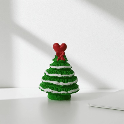 Diesen dekorativen Weihnachtsbaum gibt es in drei Ausführungen. Die Spitze gibt es als Herz, Stern oder Mond. Die Größe variiert je nach Ausführung, zwischen 3,6 cm und 4,2 cm. Der Christbaum ist für den Wichtel zum Weihnachtsfest unerlässlich. Also ein sehr wichtiges Wichteltür Zubehör.