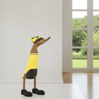 Ente Radfahrer mit Helm - gelb und schwarz - Höhe 25 cm. Wunderschöne Deko aus Bambuswurzel. J