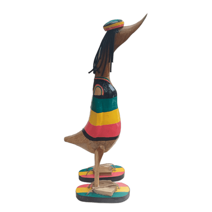 Ente aus Bambus im Rasta style mit Flip Flops und Rastacap - Höhe ca. 40 cm.
Wunderschöne Deko aus Bambuswurzel. Jedes Teil handgefertigt und ein Unikat. Ein Hingucker für Drinnen und Draußen.
Ente Rast mit Flip Flops und Rastacap
Farbe: natur / schwarz / gelb / rot / grün - Material: Bambus - Maße: Höhe ca. 40 cm - Ursprung: Indonesien - Das Bild ist KI-generiert