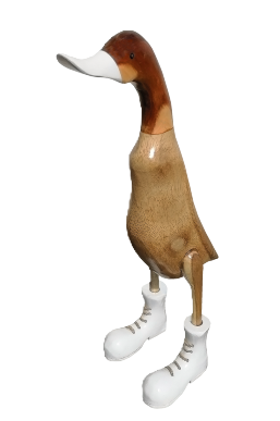 Ente aus Bambus mit weißen Stiefeln, weißem Schnabel und einer Höhe von ca 40 cm. Wunderschöne Deko aus Bambuswurzel. Jedes Teil ist handgefertigt und ein Unikat. Ein wahrer Hingucker für Drinnen und Draußen