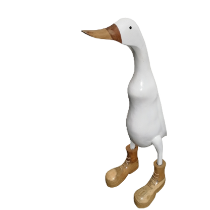 Ente aus Bambus in weiß mit braunen Stiefeln, braunem Schnabel mit einer Höhe von ca 40 cm.Jedes Teil handgefertigt und ein Unikat. Ein Deko Hingucker für Drinnen und Draußen.
Zudem stehen die Enten aus Bambus für Familie, Treue & Liebe und Holz für Wachstum. So macht es sie dadurch auch zu einem bedeutungsvollen Geschenk für einen lieben Menschen.
Ente mit Stiefeln / weiß - braun
Farbe: weiß / braun
Material: Bambus, Holz
Maße: Höhe ca 40 cm
Ursprung: Indonesien