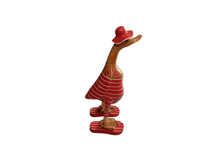 Ente aus Bambus im Badeanzug, roten Flip Flops, Sonnenhut und einer Höhe von ca. 25 cm. 
Wunderschöne Deko aus Bambuswurzel. Jedes Teil handgefertigt und ein Unikat. Ein Hingucker für Drinnen und Draußen
