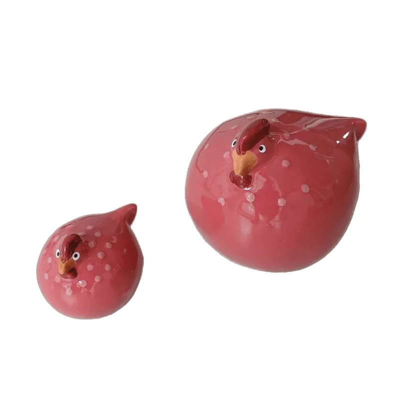 Dieses Huhn aus Keramik gibt es in 4 Farben und in 2 Größen.
Maße: - Huhn groß H 12 cm - Huhn klein H 7 cm - Material: Keramik - Farbe: grün, grau, rosa, rot