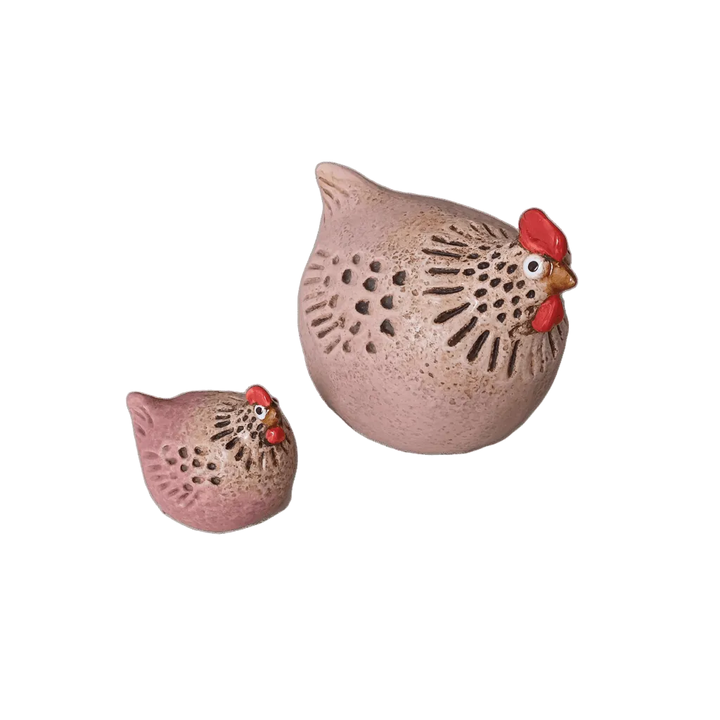 Die Hühner aus Steingut sind in 2 Größen erhältlich. Der Farbverlauf ist wechselnd zwischen Pink und Rosa. Sehr schöne Deko fürs ganze Jahr.