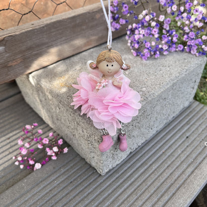 Hängerchen - Elfe - Seidenblume - Dekoration
Höhe: ca. 10,0 cm
Material: Polyresin, Seidenblume
Farben: lila, mint, rosa
Lieferumfang: 1 Elfe in der ausgesuchten Farbe