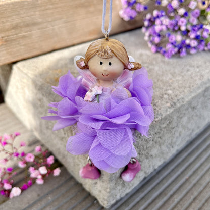 Hängerchen - Elfe - Seidenblume - Dekoration
Höhe: ca. 10,0 cm
Material: Polyresin, Seidenblume
Farben: lila, mint, rosa
Lieferumfang: 1 Elfe in der ausgesuchten Farbe