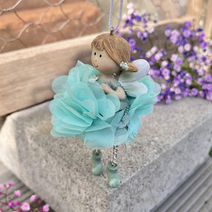 Hängerchen - Elfe - Seidenblume - Dekoration
Höhe: ca. 10,0 cm
Material: Polyresin, Seidenblume
Farben: lila, mint, rosa
Lieferumfang: 1 Elfe in der ausgesuchten Farbe
