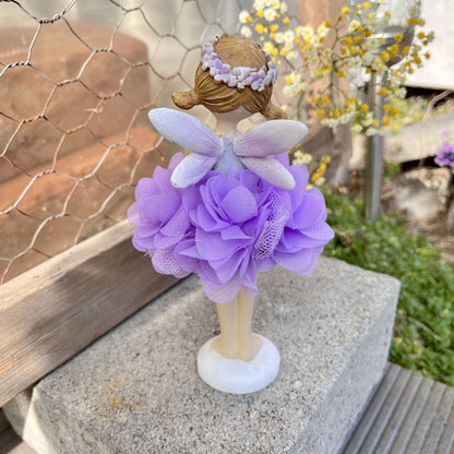 Gartenelfen aus Poly in 2 verschiedenen Ausführungen. Einmal mit der Hand am Mund, oder mit den Händen nach vorn.
Maße: H 17 cm
Material: Poly
Farbe: weiß, lila
Lieferumfang: Gartenelfe in der ausgesuchten Variante