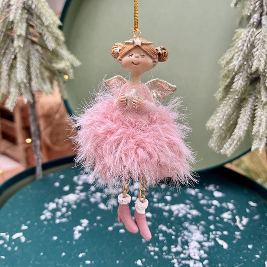 Dieser bezaubernde Engel bringt himmlischen Glanz in deine Weihnachtsdekoration. Er ist in zwei Varianten erhältlich.
Maße: ca. 11,0 cm + Anhänger
Material: Poly, Stoff, Metall
Farben: rosa, champagner, gold
Lieferumfang: 1 Engel in der ausgesuchten Variante