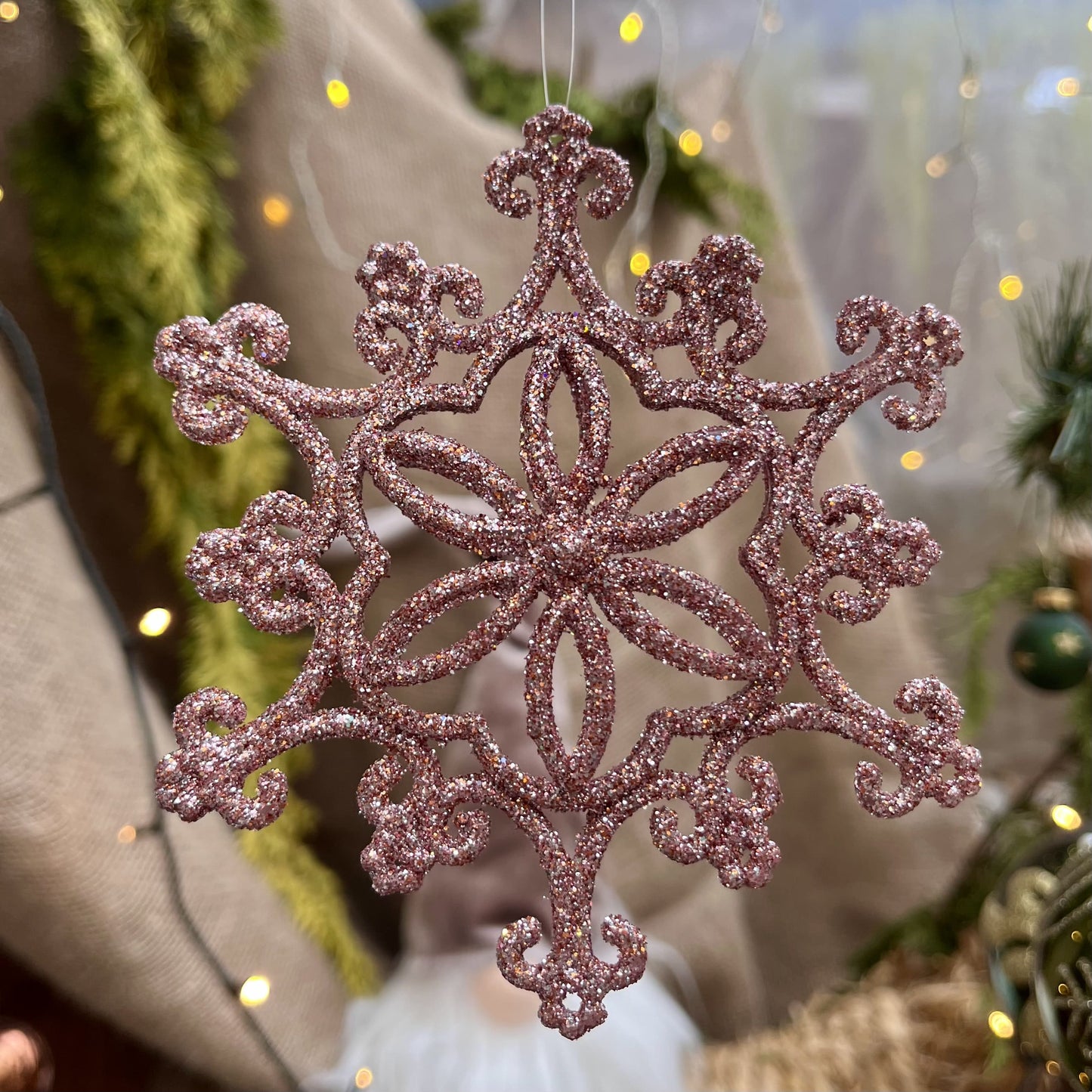 Schneeflocke zum Hängen in rosa mit einem Durchmesser von 12,5 cm - Material Kunststoff