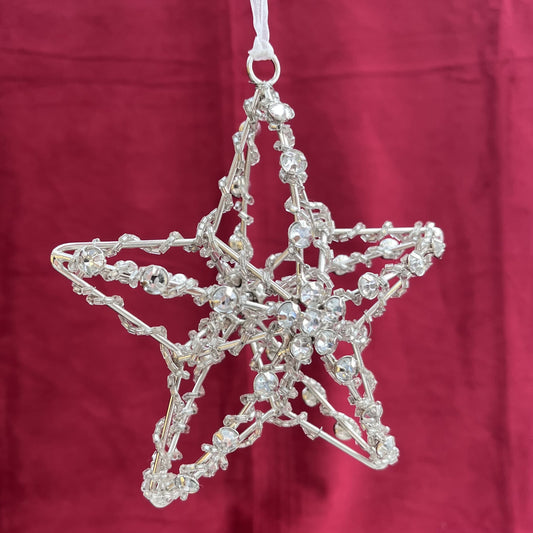 3D Stern in silber mit Strasssteinen und einem Aufhänger aus Organza - Maße: ca. 13,0 cm x 4,5 cm x 12,0 cm + 10,0 cm Hänger - Material: Metall, Strass, Kunststoff, Organza - Farbe: silber