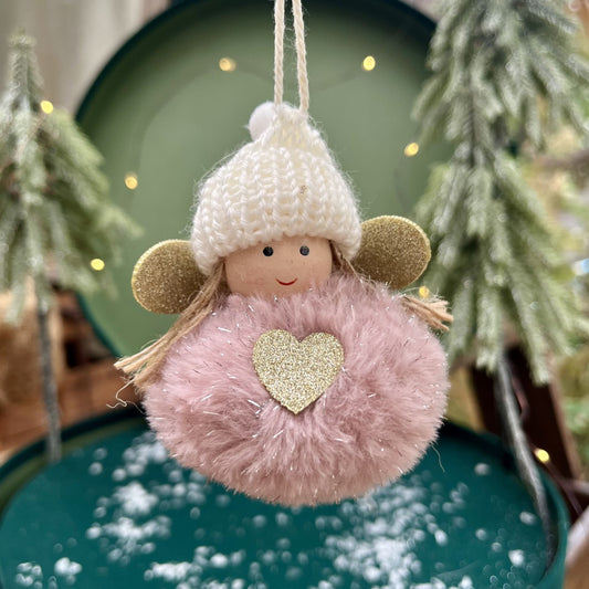 Dieser knuffige Plüschengel bringt Freude in jedes Zuhause und zaubert einem ein Lächeln ins Gesicht, sobald man ihn erblickt. Die dicke Strickmütze und funkelnden Glitzerflügel verleihen dem Engel einen originellen Look.
Maße: ca. 7,5 cm
Material: Plüsch, Strick
Farben: rosa, weiß, gold
Lieferumfang: 1 Engel in der ausgesuchten Variante