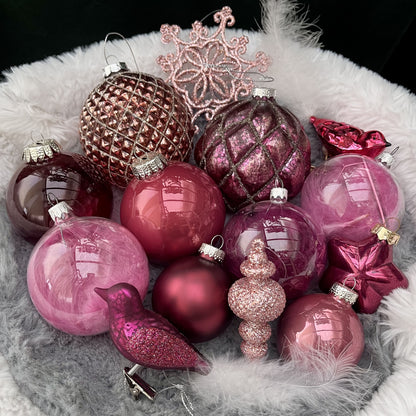 Weihnachtskugeln Paket „Beerentraum L“ - Set 7 - Glas - Dieses ausgesuchte Set an Weihnachtskugeln ist ein wahres Unikat! Es besteht aus 14 funkelnden Teilen in verschiedenen Formen und Variationen und wurde von uns zusammengestellt. Die Besonderheit: In dieser Kombination ist es nur einmal erhältlich. Der ursprüngliche Verkaufspreis im Ladengeschäft liegt bei 73,60€