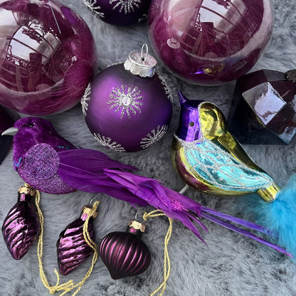 Weihnachtskugeln Paket „Lila“ - Set 9 - Glas - Dieses ausgesuchte Set an Weihnachtskugeln ist ein wahres Unikat! Es besteht aus 11 funkelnden Teilen in verschiedenen Formen und Variationen und wurde von uns selbst zusammengestellt. Die Besonderheit: In dieser Kombination ist es nur einmal erhältlich. Der ursprüngliche Verkaufspreis im Ladengeschäft liegt bei 44,90€