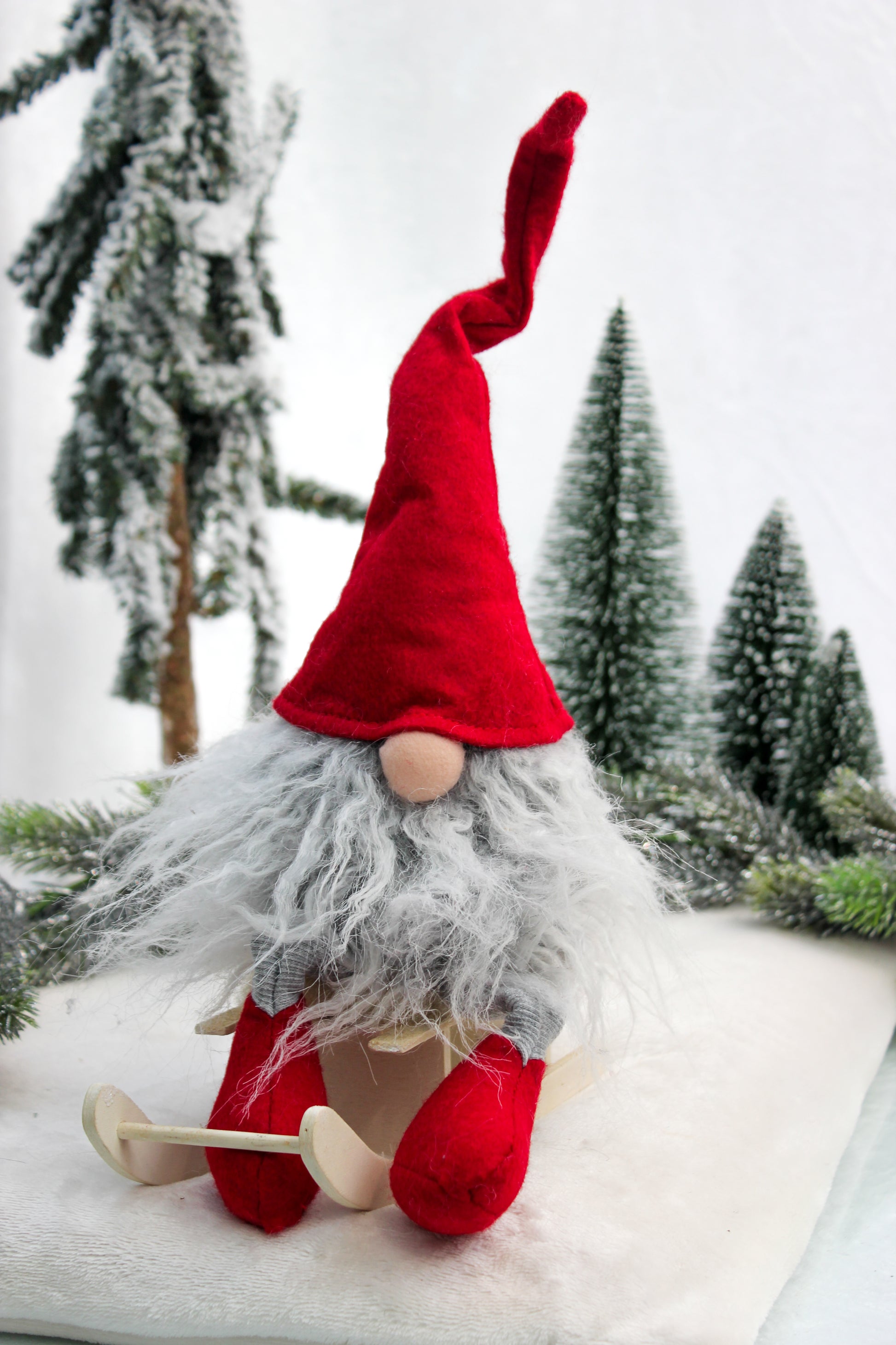 Der alte Klassiker ist zurück. Endlich haben wir diesen Wichtel mit Schlenkerbeinen wieder bekommen. Ihn gibt es auch noch in grün.